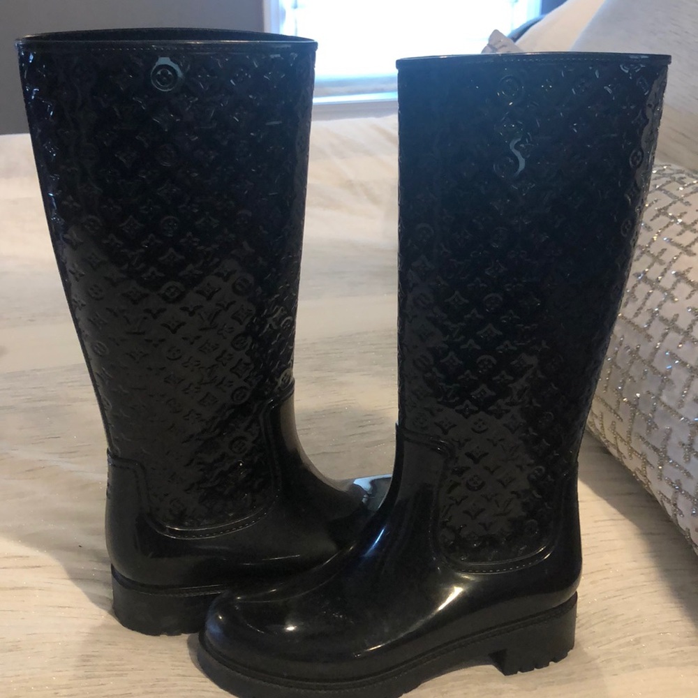 Louis Vuitton rain boots size 39